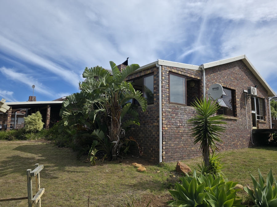 3 Bedroom Property for Sale in Wavecrest Eastern Cape